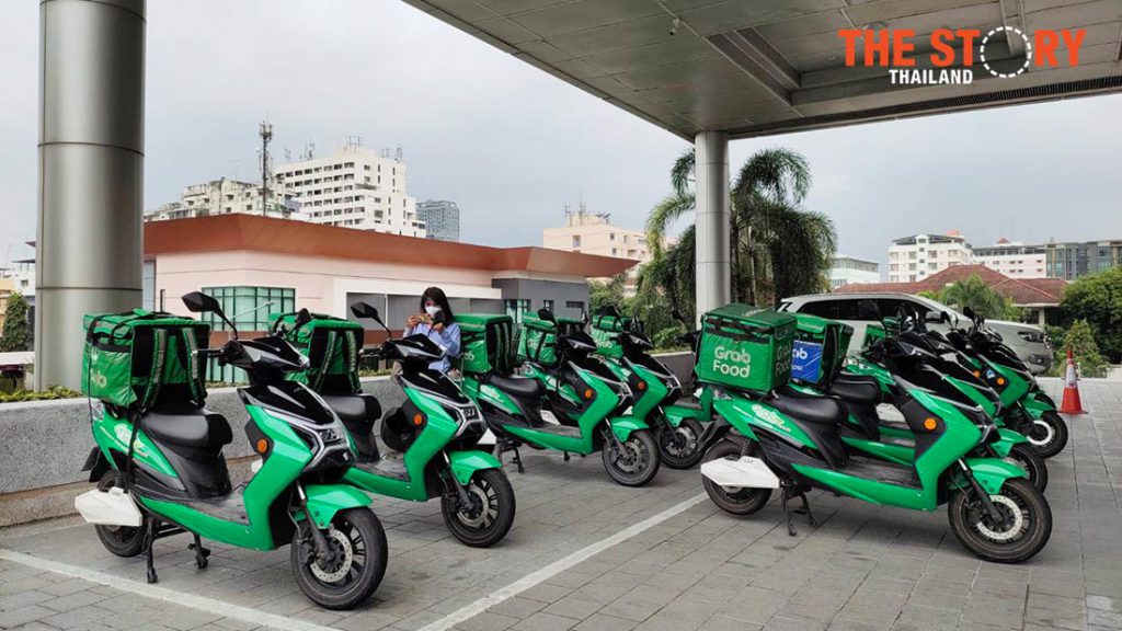 แกร็บ จับมือ ซแว็ก อีวี นำร่องใช้ จยย.ไฟฟ้า 50 คัน รับ-ส่งอาหาร