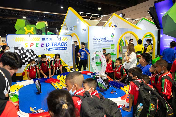 บูท ‘EGAT Carbon Neutrality Land: ตะลุยดินแดนไฟฟ้า ความเป็นกลางทางคาร์บอน’