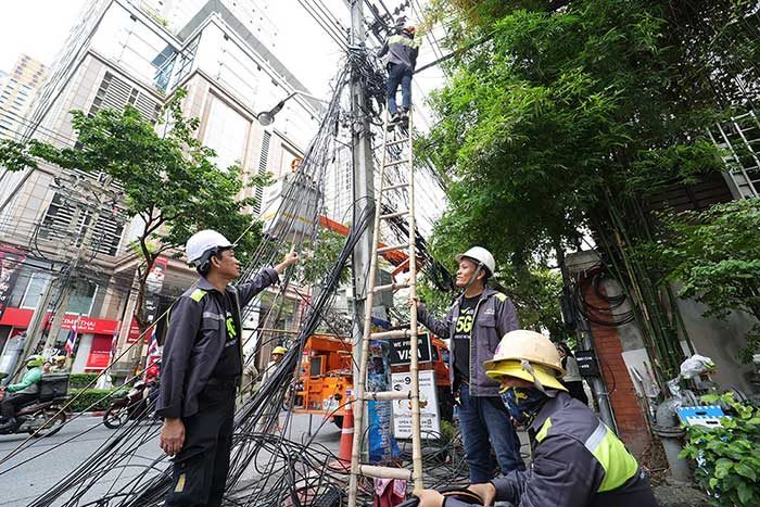 AIS ร่วมกับ กสทช. กทม. การไฟฟ้า และสตง. นำสายสื่อสารลงใต้ดินบริเวณถ.หลังสวน และถ.สารสิน