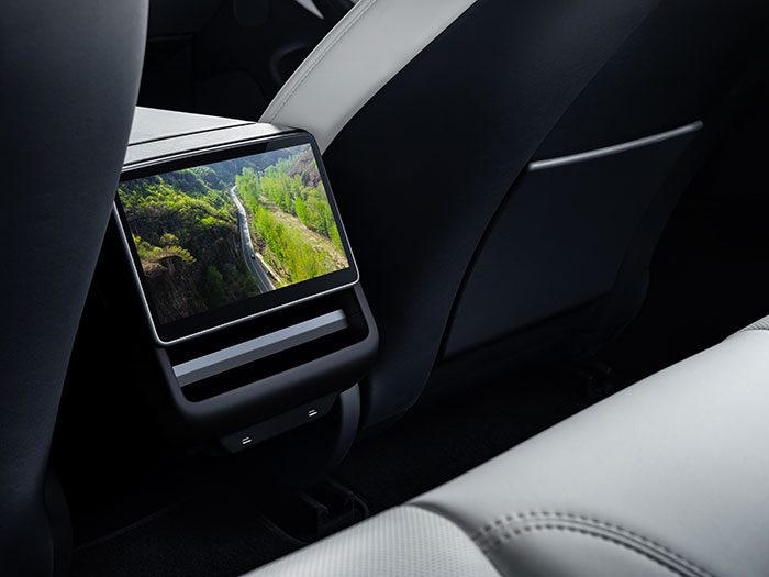 New-Upgrade-Model-3-the-new-rear-seat-display-with-dual-screen