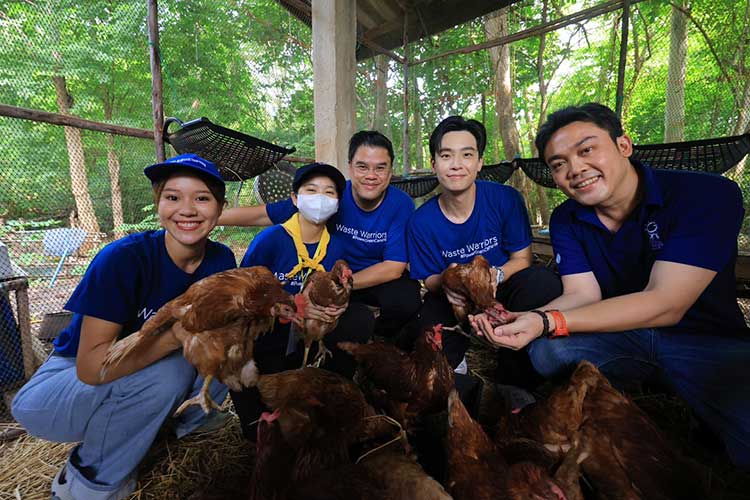 รัฐพล สุคันธี (กลาง) และ ดร.กฤตณะ พฤกษากร (ขวาสุด)