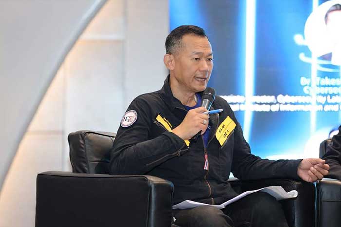 พลอากาศตรีอมร ชมเชย