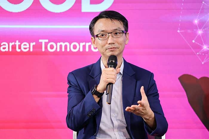 ดร.ชัยชนะ มิตรพันธ์ ผู้อำนวยการสำนักงานพัฒนาธุรกรรมทางอิเล็กทรอนิกส์