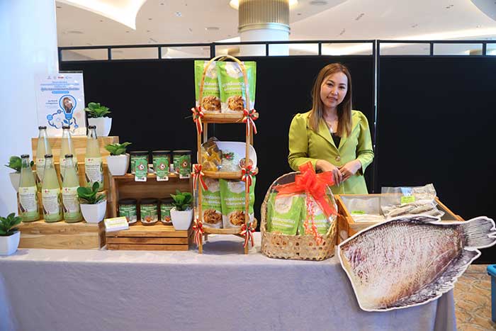 อุมารินทร์ เกตพูลทอง วิสาหกิจชุมชนเกษตรพัฒนา บ้านแพ้ว จังหวัดสมุทรสาคร