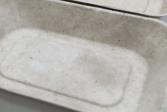 ถาดที่ทำจากใบสับปะรดภูแล