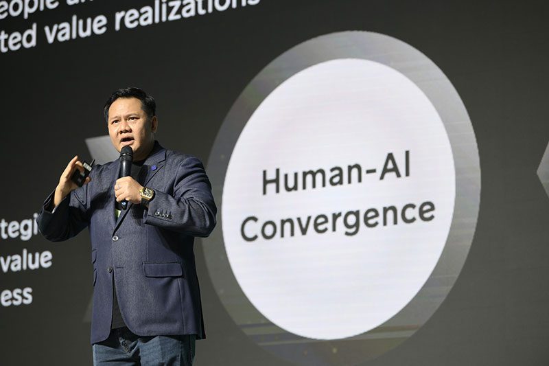 เรืองโรจน์ (กระทิง) พูนผล Group Chairman, KBTG