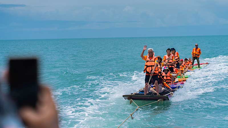 จากคนชายขอบ สู่เจ้าของโฮมสเตย์ ชีวิตเปลี่ยนผันของ “ชาวเกาะนกเภา”