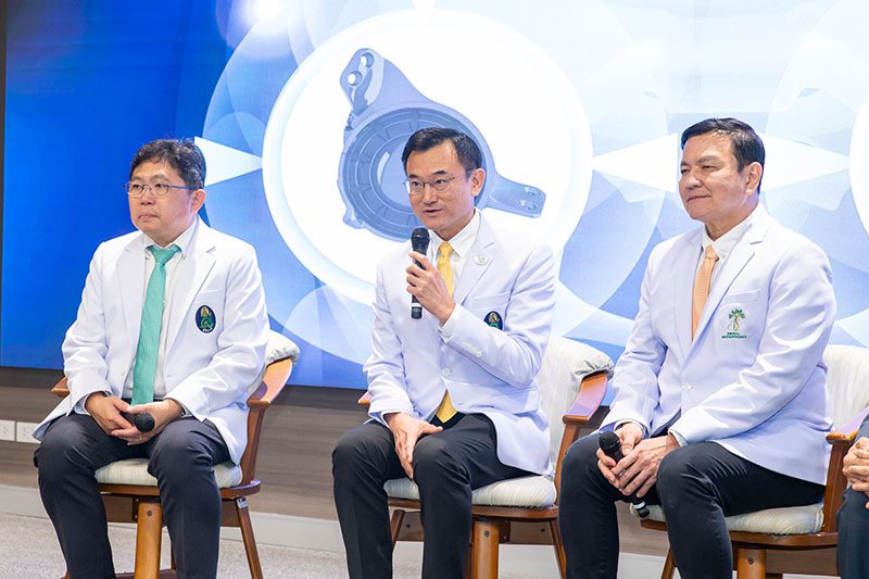 ศ.นพ.อภิชาติ อัศวมงคลกุล คณบดีคณะแพทยศาสตร์ศิริราชพยาบาล ม.มหิดล