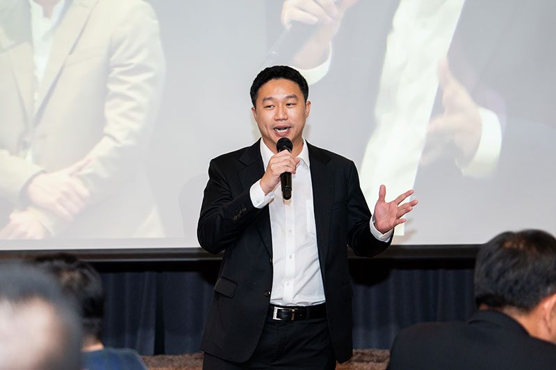 วรภพ วิริยะโรจน์ สมาชิกสภาผู้แทนราษฎร บัญชีรายชื่อ พรรคประชาชน