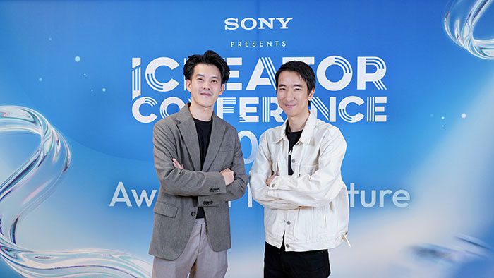 (ซ้าย) - ธเนศ จารุธรรมาวงศ์ ผู้จัดการแผนกการตลาดผลิตภัณฑ์กล้องดิจิทัลอิมเมจิ้ง จาก โซนี่ ไทย และ (ขวา) - ขจร เจียรนัยพานิชย์ บรรณาธิการบริหาร RAiNMaker และผู้จัดงาน iCreator Conference