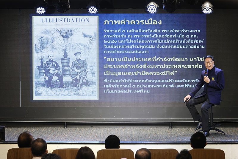 ศาสตราจารย์กิตติคุณสุรพล วิรุฬห์รักษ์ นายกราชบัณฑิตยสภา อดีตคณบดีคณะนิเทศศาสตร์ จุฬาลงกรณ์มหาวิทยาลัย