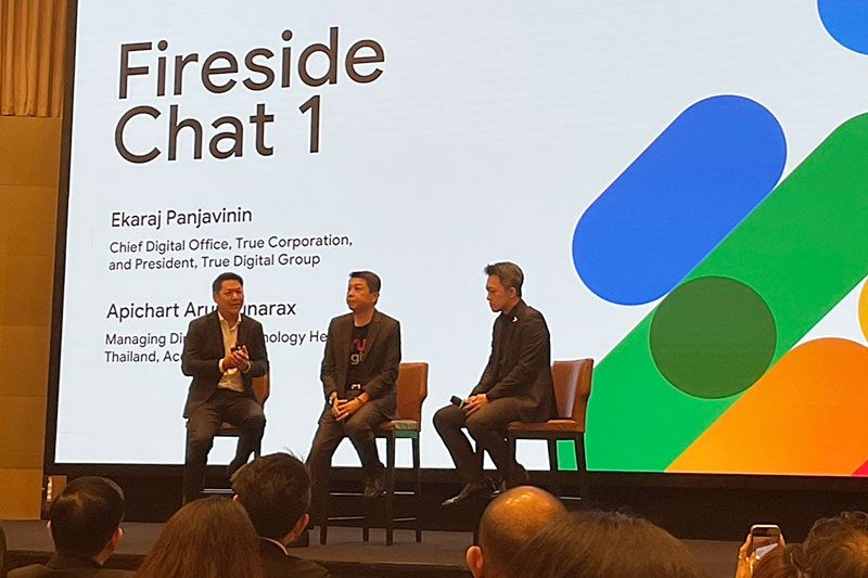 อรรณพ ศิริติกุล กรรมการผู้จัดการ Google Cloud ประเทศไทย เอกราช ปัญจวีณิน Chief Digital Office, True Corporation, and President, True Digital Group และ อภิชาต อรุณคุณารักษ์ Managing Director Technology Head - Thailand, Accenture